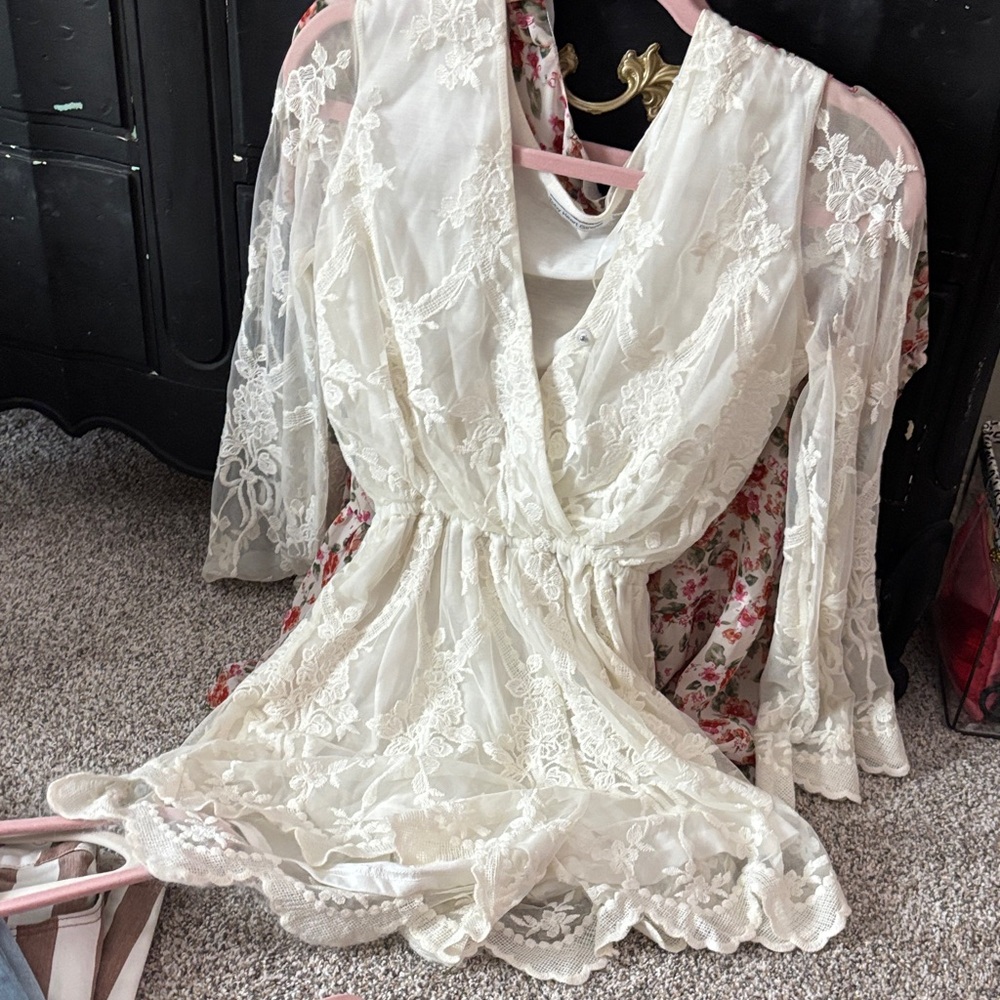 Chic Ivory Lace Mini Dress